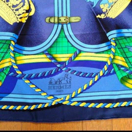 美品】エルメススカーフ カレ 90 タグ付き 馬の礼装 ネイビー 美品】エルメススカーフ カレ 90 タグ付き 馬の礼装 ネイビー