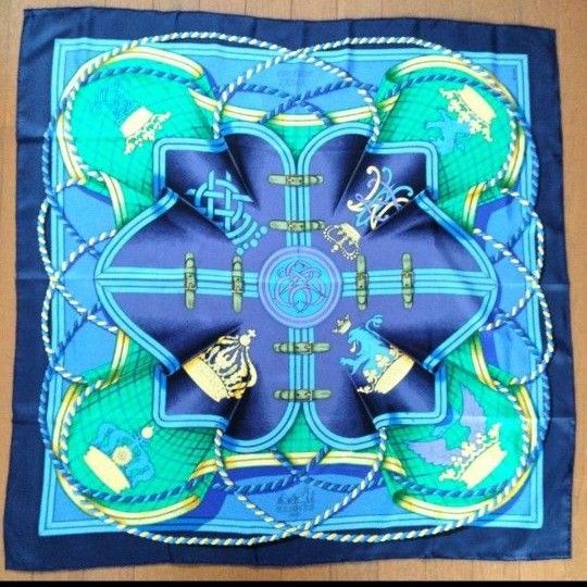 美品】エルメススカーフ カレ 90 タグ付き 馬の礼装 ネイビー 美品】エルメススカーフ カレ 90 タグ付き 馬の礼装 ネイビー