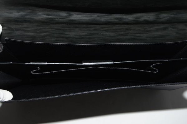 極美品】 ルイヴィトン Louis Vuitton エピ セルヴィエット 極美品】 ルイヴィトン Louis Vuitton エピ セルヴィエット