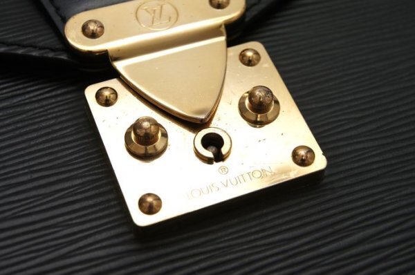 極美品】 ルイヴィトン Louis Vuitton エピ セルヴィエット 極美品】 ルイヴィトン Louis Vuitton エピ セルヴィエット