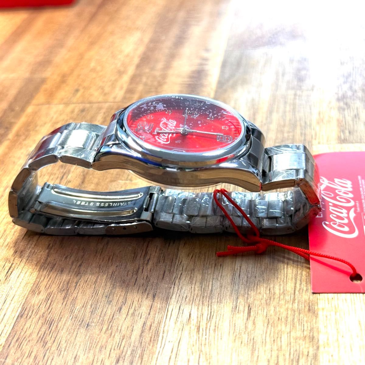 新品 未使用 非売品 コカコーラCoca-Cola 腕時計 レッド 新品 未使用 非売品 コカコーラCoca-Cola 腕時計 レッド