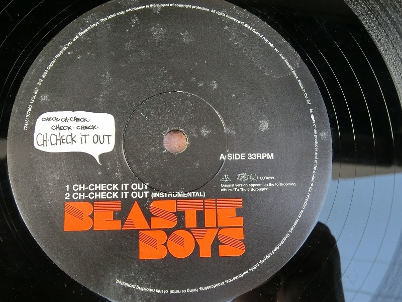 中古 12” シングル 12CL 857 Beastie Boys Ch-Check It Out / 2004年 UK盤 ※盤が3mmくらい大きめ_画像3