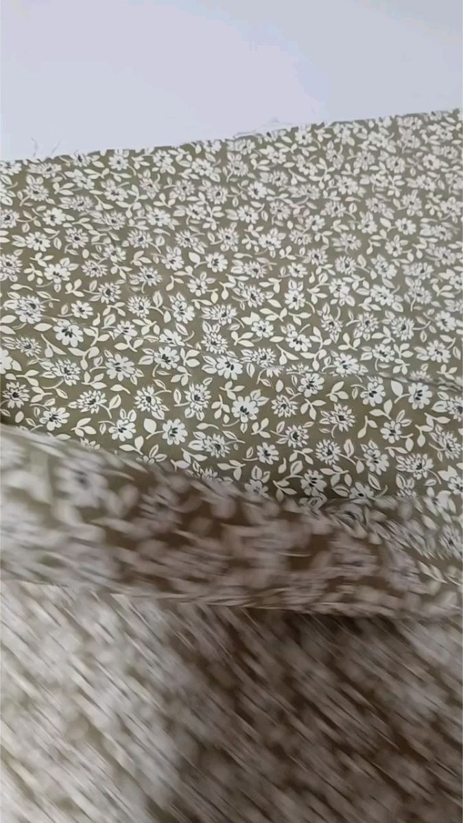 カーキ地に花柄 ボタニカル 生地はぎれ ポリエステル 55×110㎝ 112×35㎝ 2枚