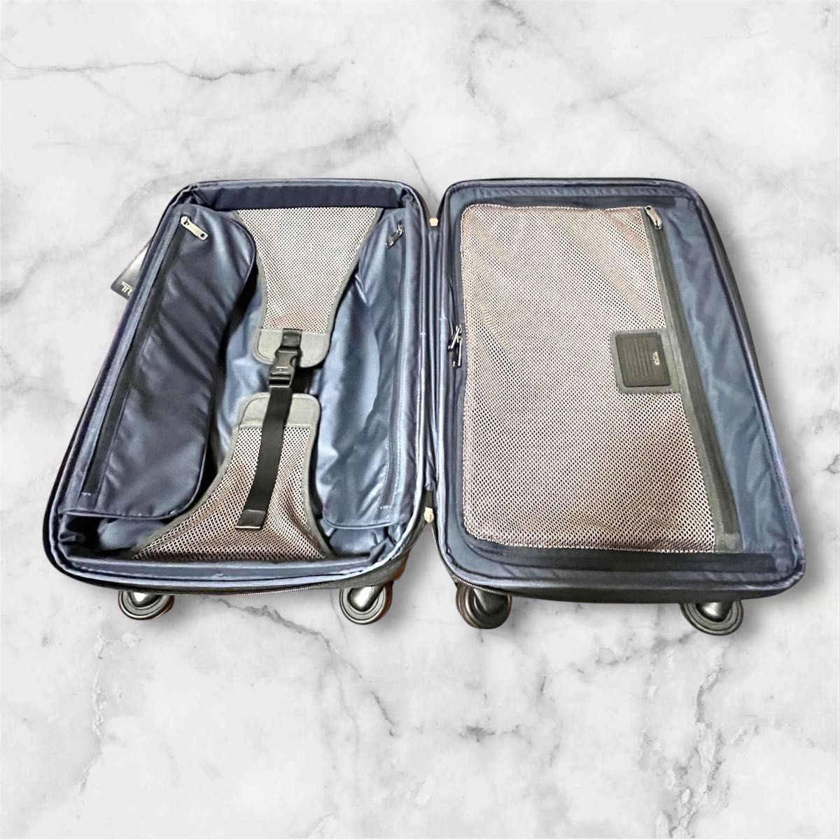TUMI ALPHA2】インターナショナル エクスパンダブル・4ウィール TUMI ALPHA2】インターナショナル エクスパンダブル・4ウィール