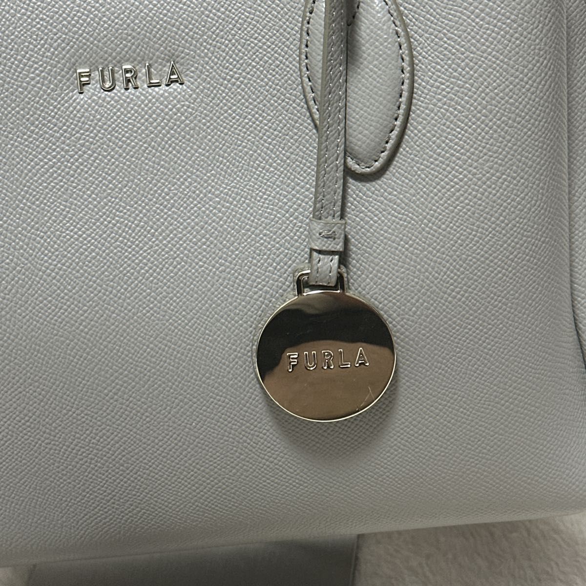 極美品FURLAフルラハンドバッグショルダーバッグチャーム付き 極美品FURLAフルラハンドバッグショルダーバッグチャーム付き