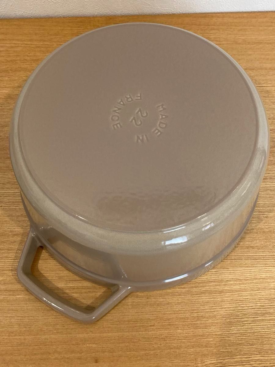 STAUB ココット ラウンド 22cm 三越伊勢丹 限定色 リネン STAUB ココット ラウンド 22cm 三越伊勢丹 限定色 リネン
