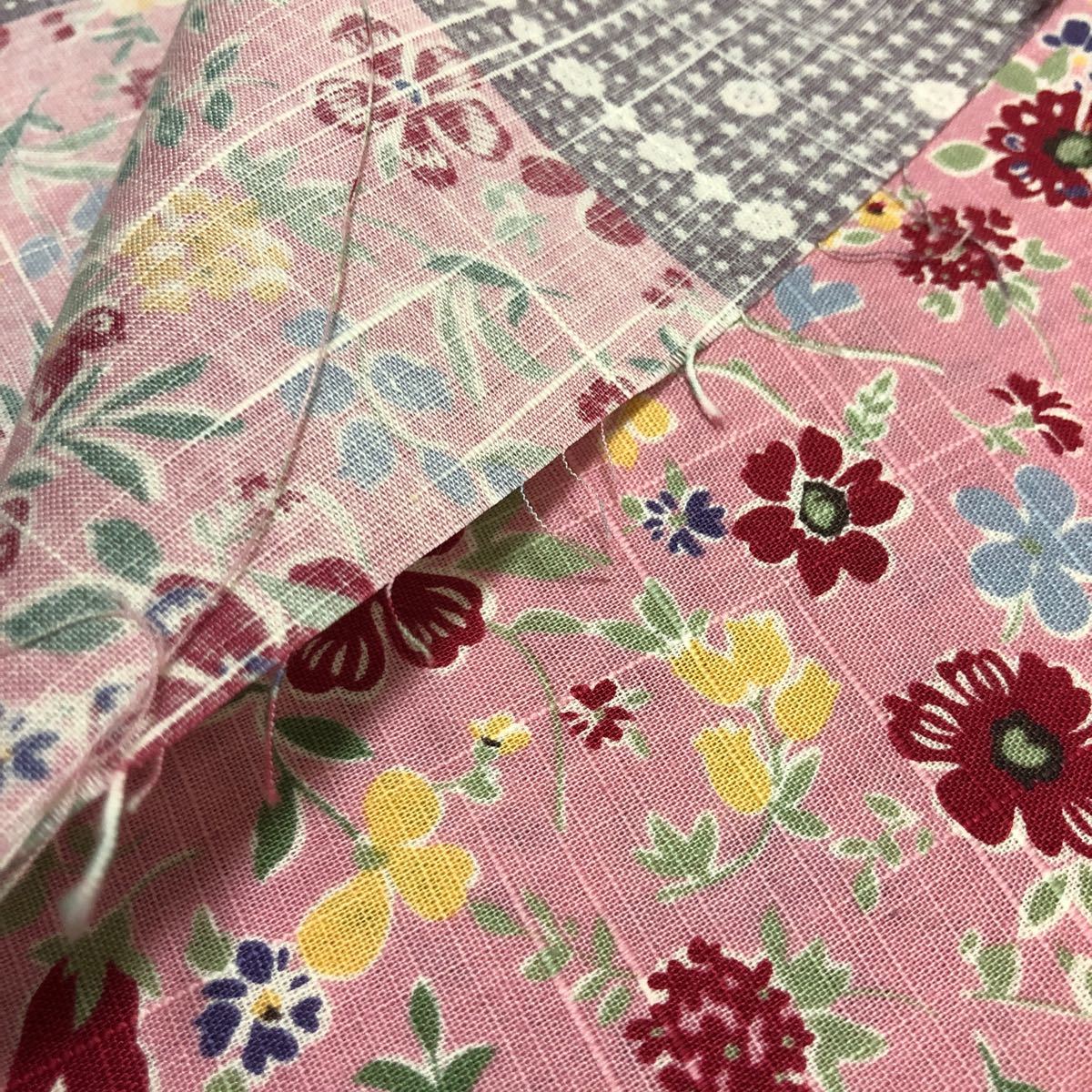 【24】110幅×150cm  綿スラブ生地　花柄ボーダー　渋ピンク