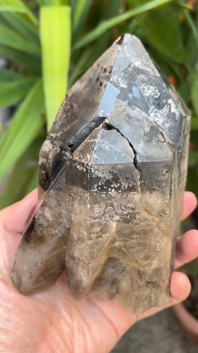コンゴ産 モリオン 黒水晶 エレスチャル 1297g 台座付き アフリカの迫力あるストーン 在庫処分 格安 チャンス 天然石