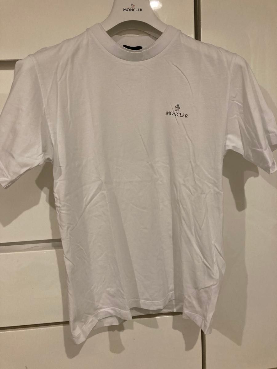 激安美品 サイズM】モンクレール MONCLER 半袖Tシャツ ホワイト 激安美品 サイズM】モンクレール MONCLER 半袖Tシャツ ホワイト