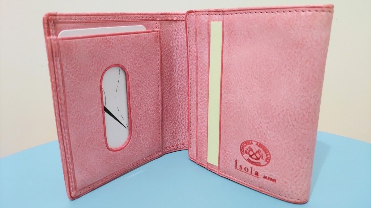 アイソラ isola 未使用 ボックス 2つ折 財布 ピンク 定価17600円 アイソラ isola 未使用 ボックス 2つ折 財布 ピンク 定価17600円