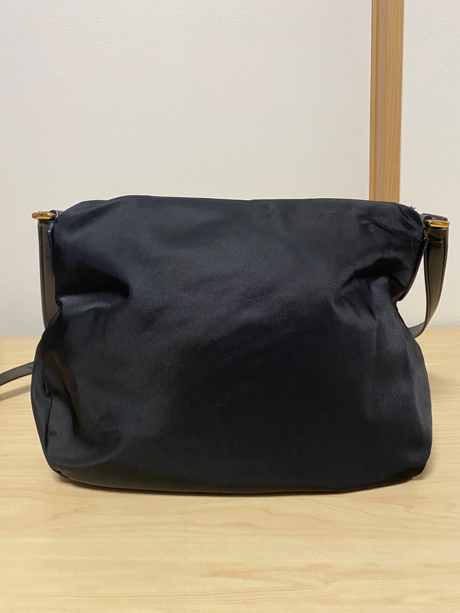 美品】MARC JACOBS NEWYORK ショルダーバッグ ブラック|Yahoo 美品】MARC JACOBS NEWYORK ショルダーバッグ ブラック|Yahoo