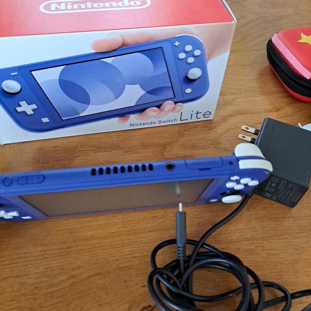 任天堂スイッチライトNintendo Switch Lite ブルー + EVAポーチ 任天堂スイッチライトNintendo Switch Lite ブルー + EVAポーチ