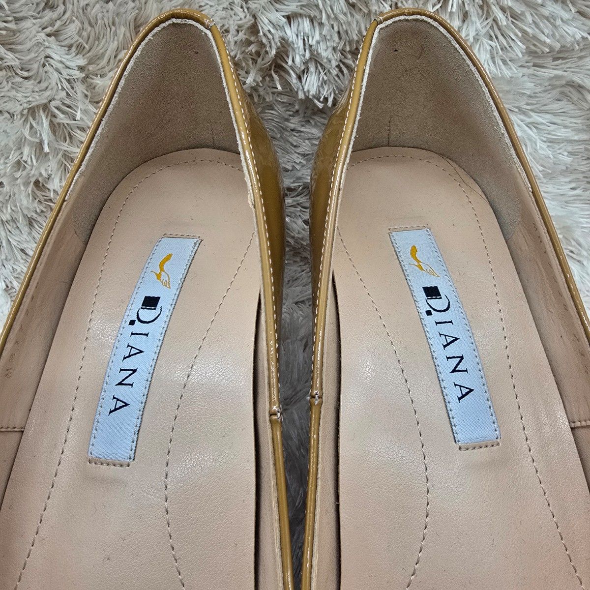 極美品 】DIANA ダイアナ エナメル アーモンドトゥ ピンヒール 極美品 】DIANA ダイアナ エナメル アーモンドトゥ ピンヒール