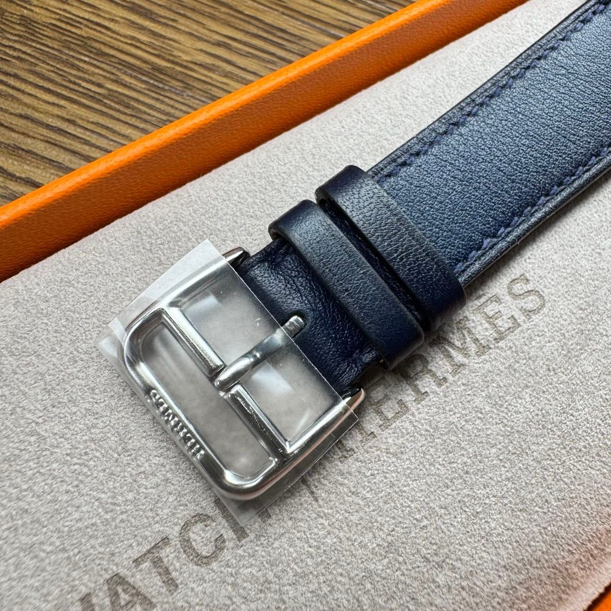 2525 ほぼ未使用 Apple Watch エルメス ネイビー レザーバンド 2525 ほぼ未使用 Apple Watch エルメス ネイビー レザーバンド
