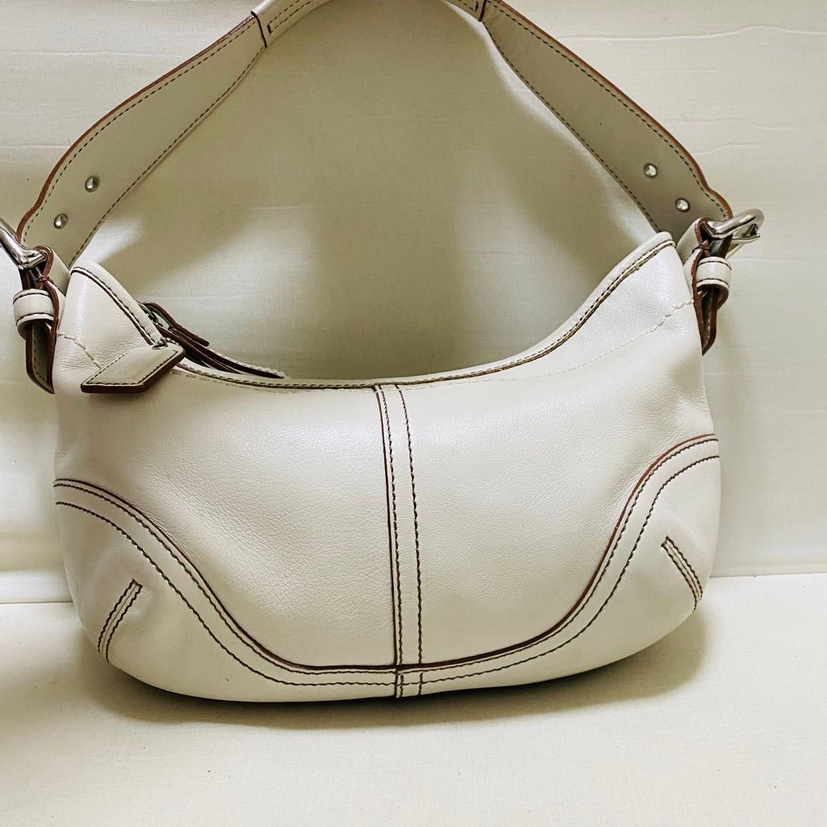 COACH コーチ ソーホーレザースモールホーボー 9541 ホワイト COACH コーチ ソーホーレザースモールホーボー 9541 ホワイト