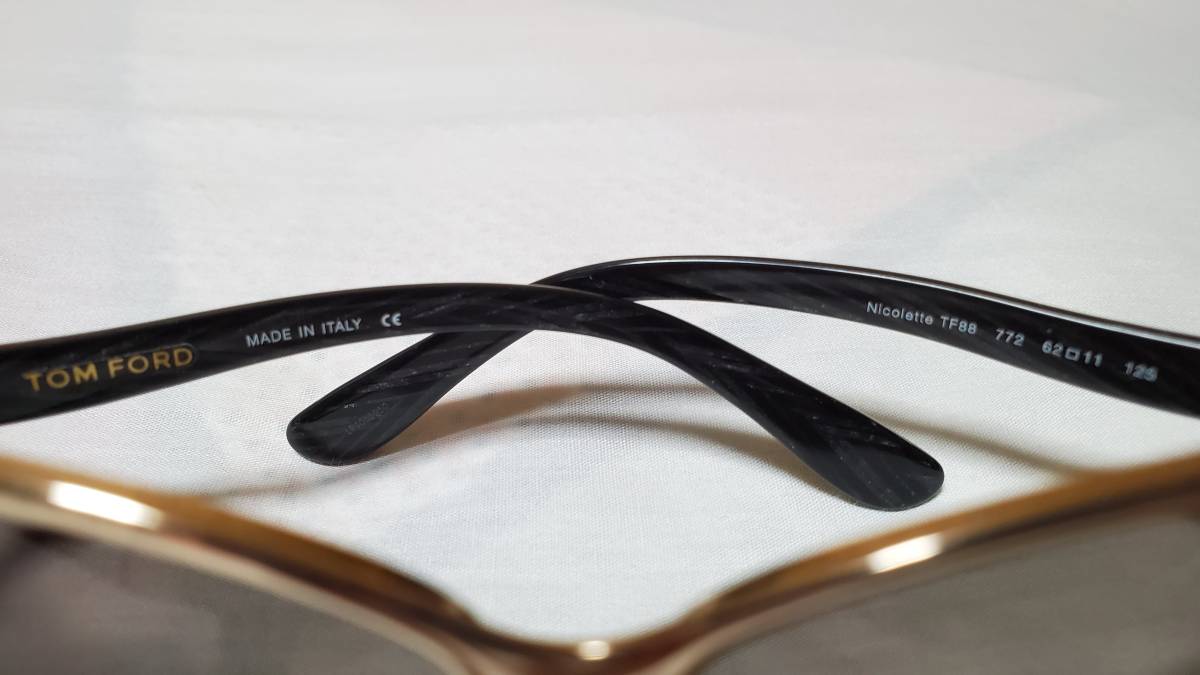 正規良 激レア トムフォードTOM FORD ゴールドメタリックサングラス黒 グラマラスグラデーション ラグジュアリーメタル 付属有 男女兼用