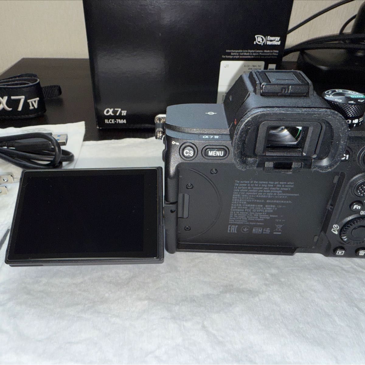 SONY α7 IV ボディ 中古 やや傷あり 動作良好 元箱・付属品あり SONY α7 IV ボディ 中古 やや傷あり 動作良好 元箱・付属品あり