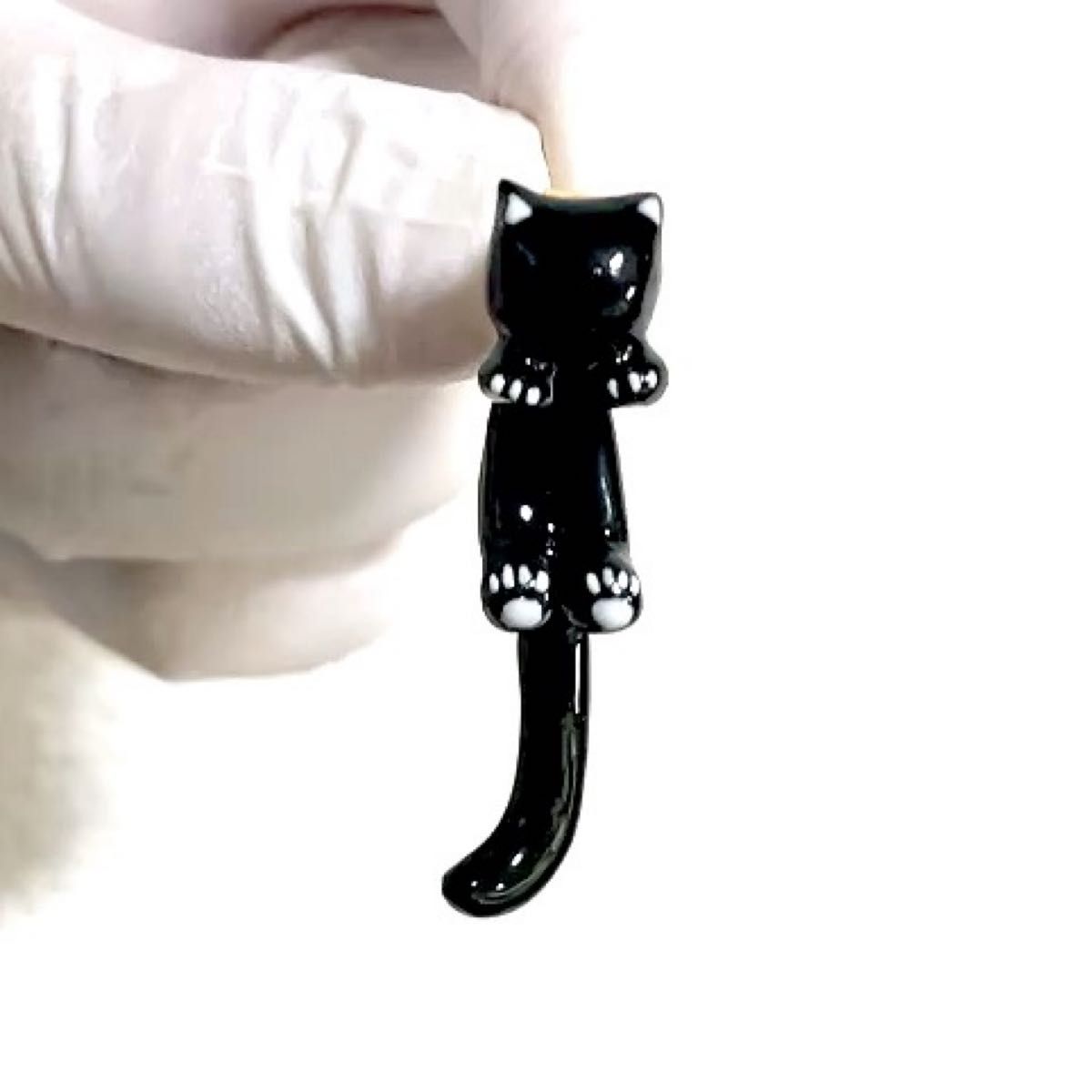 ぶらさがり黒猫ピアス レジン ハンドメイド