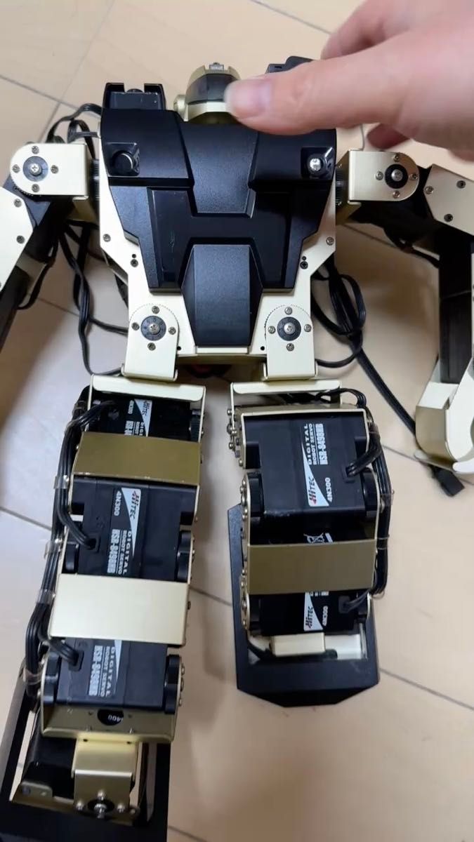 「ジャンク品」二足歩行ロボット (詳細は不明です)*(動作未確認)