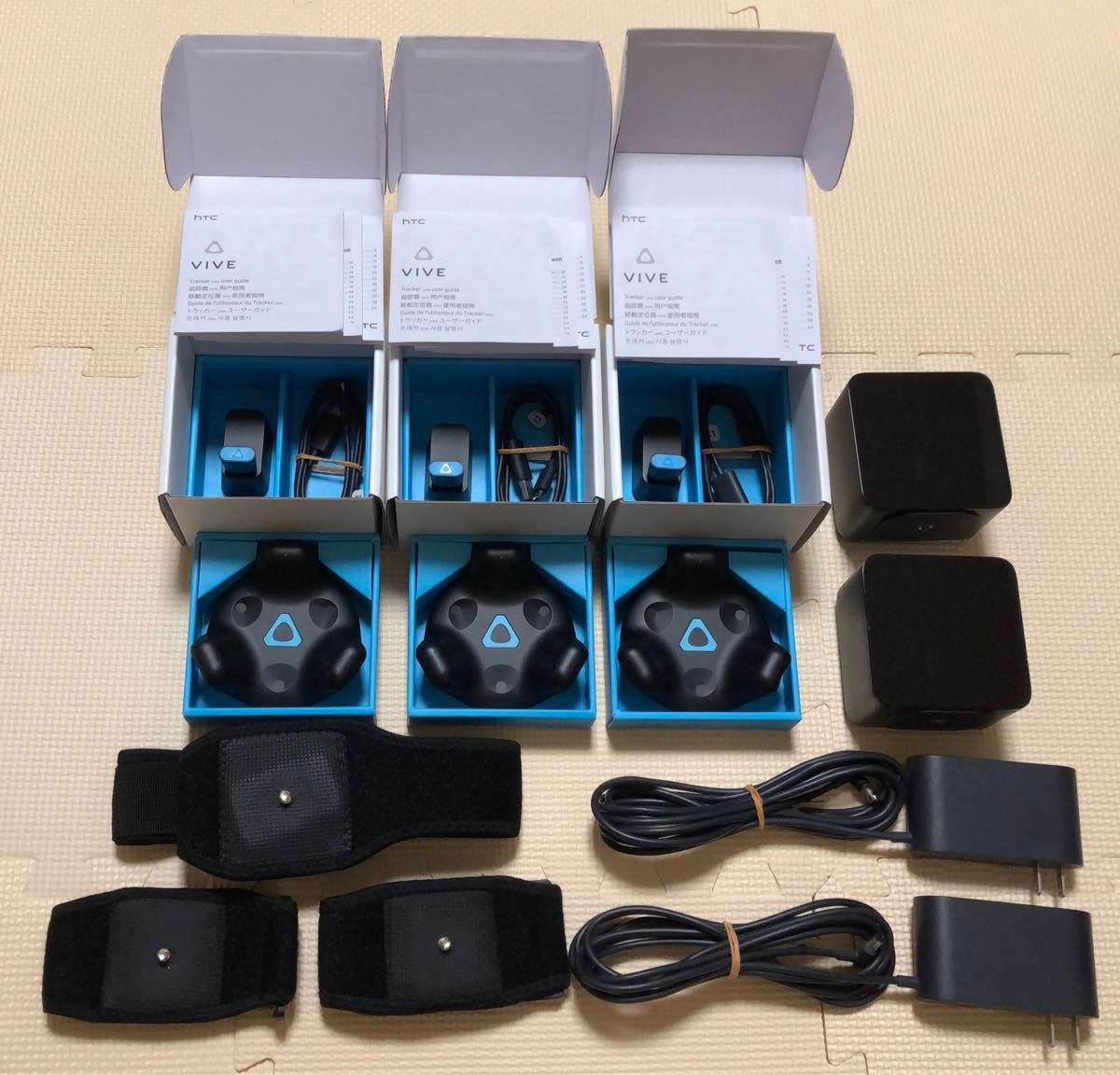 動作確認済み】HTC VIVE ベースステーション×2 VIVEトラッカー 動作確認済み】HTC VIVE ベースステーション×2 VIVEトラッカー