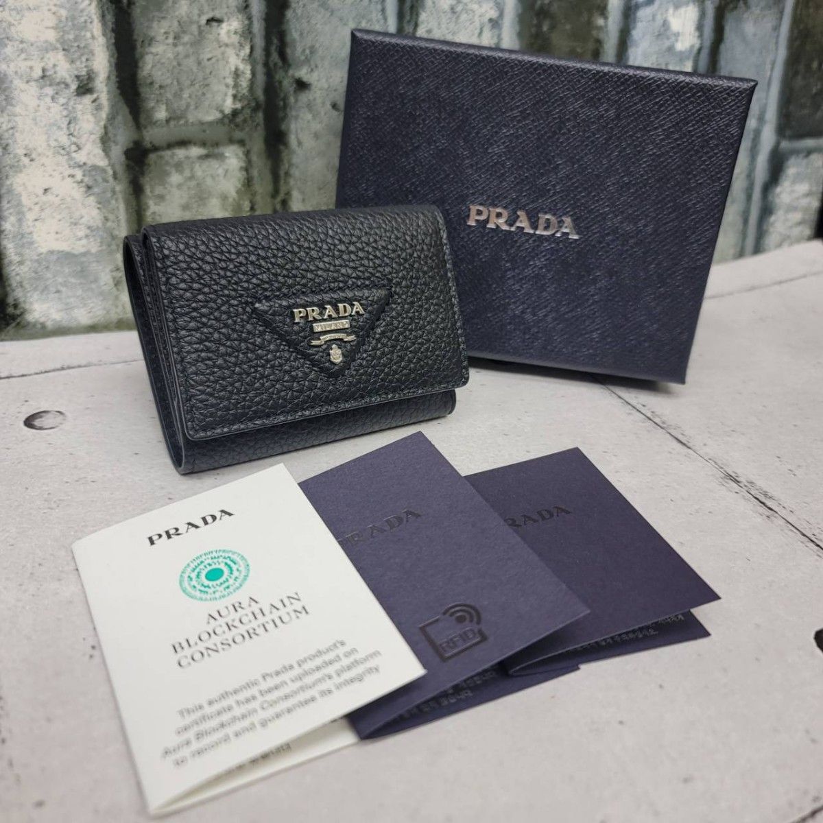 完売モデル 新品未使用 正規品 PRADA ヴィッテロダイノレザー 完売モデル 新品未使用 正規品 PRADA ヴィッテロダイノレザー