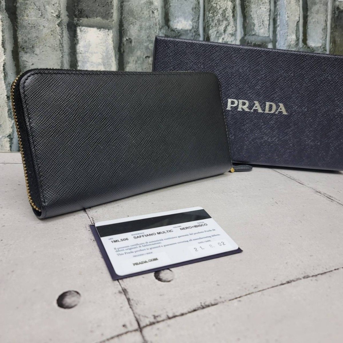 現行モデル ほぼ未使用 正規品 PRADA 黒バイカラー1ML506 プラダ 現行モデル ほぼ未使用 正規品 PRADA 黒バイカラー1ML506 プラダ