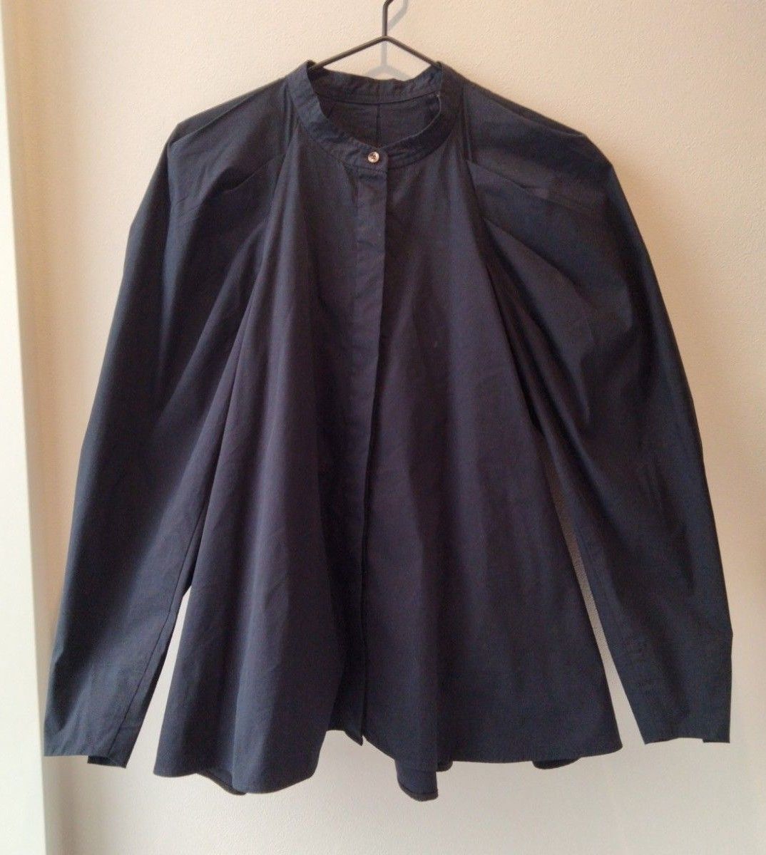 DESIGNWORKS 翁安芸コラボレーションブラウス ネイビー Мサイズ DESIGNWORKS 翁安芸コラボレーションブラウス ネイビー Мサイズ