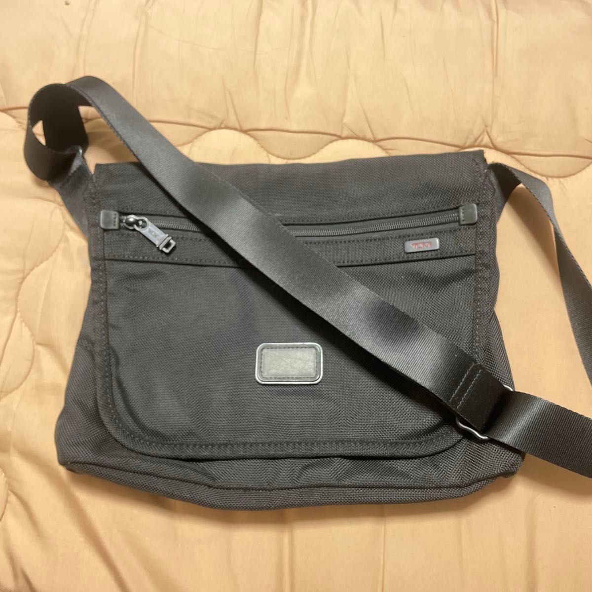 TUMI】黒 ナイロン ショルダーバッグ 斜め掛け オフィス TUMI】黒 ナイロン ショルダーバッグ 斜め掛け オフィス