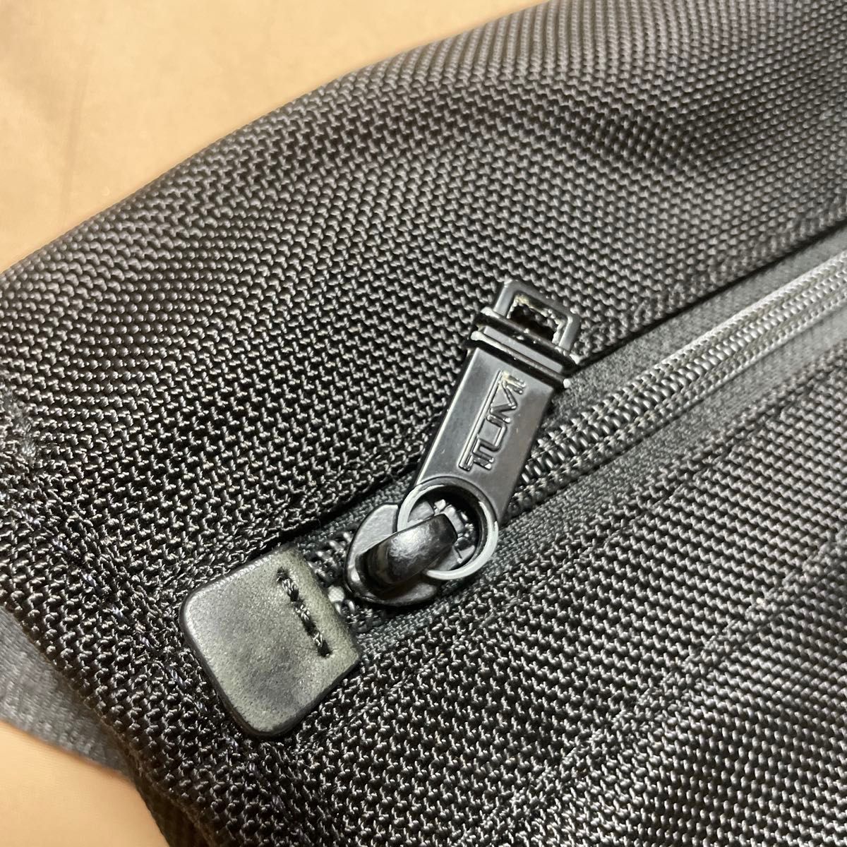 TUMI】黒 ナイロン ショルダーバッグ 斜め掛け オフィス TUMI】黒 ナイロン ショルダーバッグ 斜め掛け オフィス