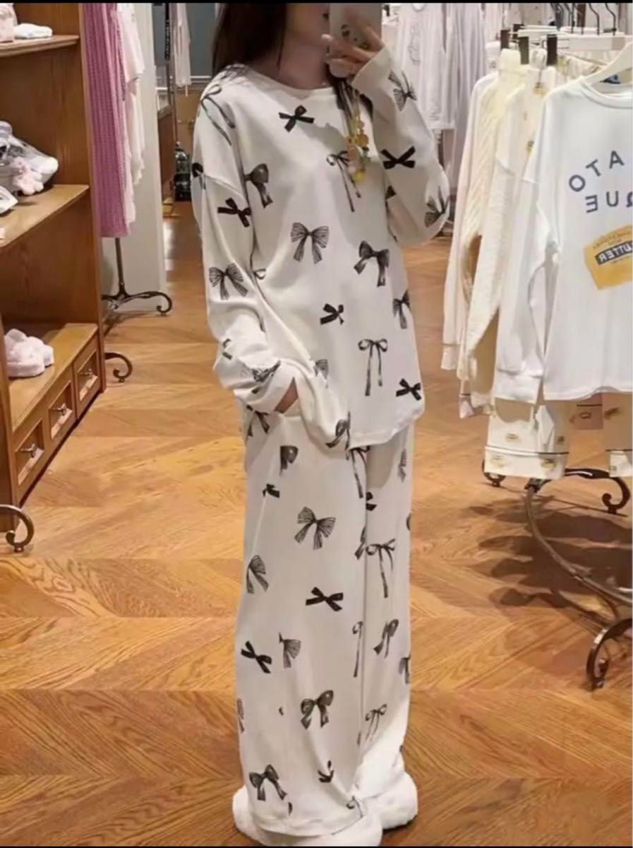 新品タグ付 リボン柄 プルオーバー ロングパンツ 上下セット 白 新品タグ付 リボン柄 プルオーバー ロングパンツ 上下セット 白
