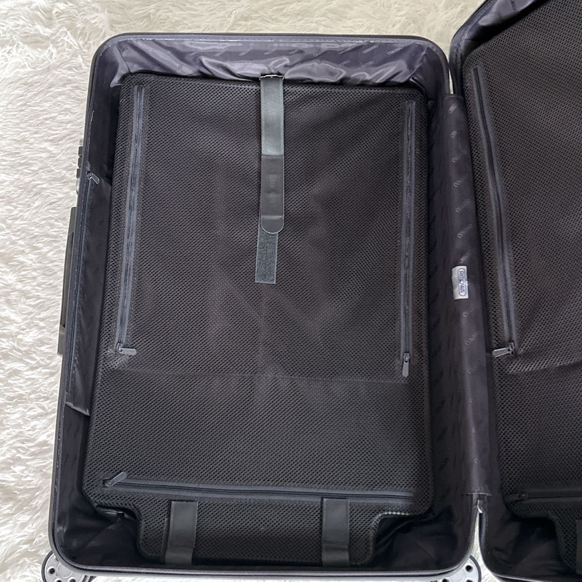 GW大特価 】RIMOWA SALSA DELUXE キャリーケース 4輪 スーツ GW大特価 】RIMOWA SALSA DELUXE キャリーケース 4輪 スーツ