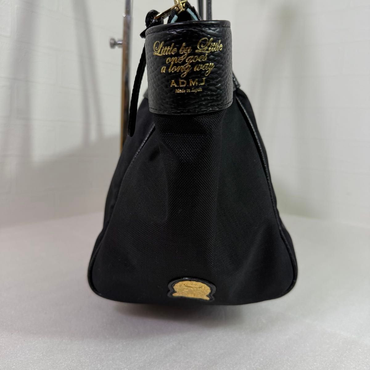 美品 ADMJ ショルダーバッグ 黒 ナイロン レザー クラウン刺繍 美品 ADMJ ショルダーバッグ 黒 ナイロン レザー クラウン刺繍