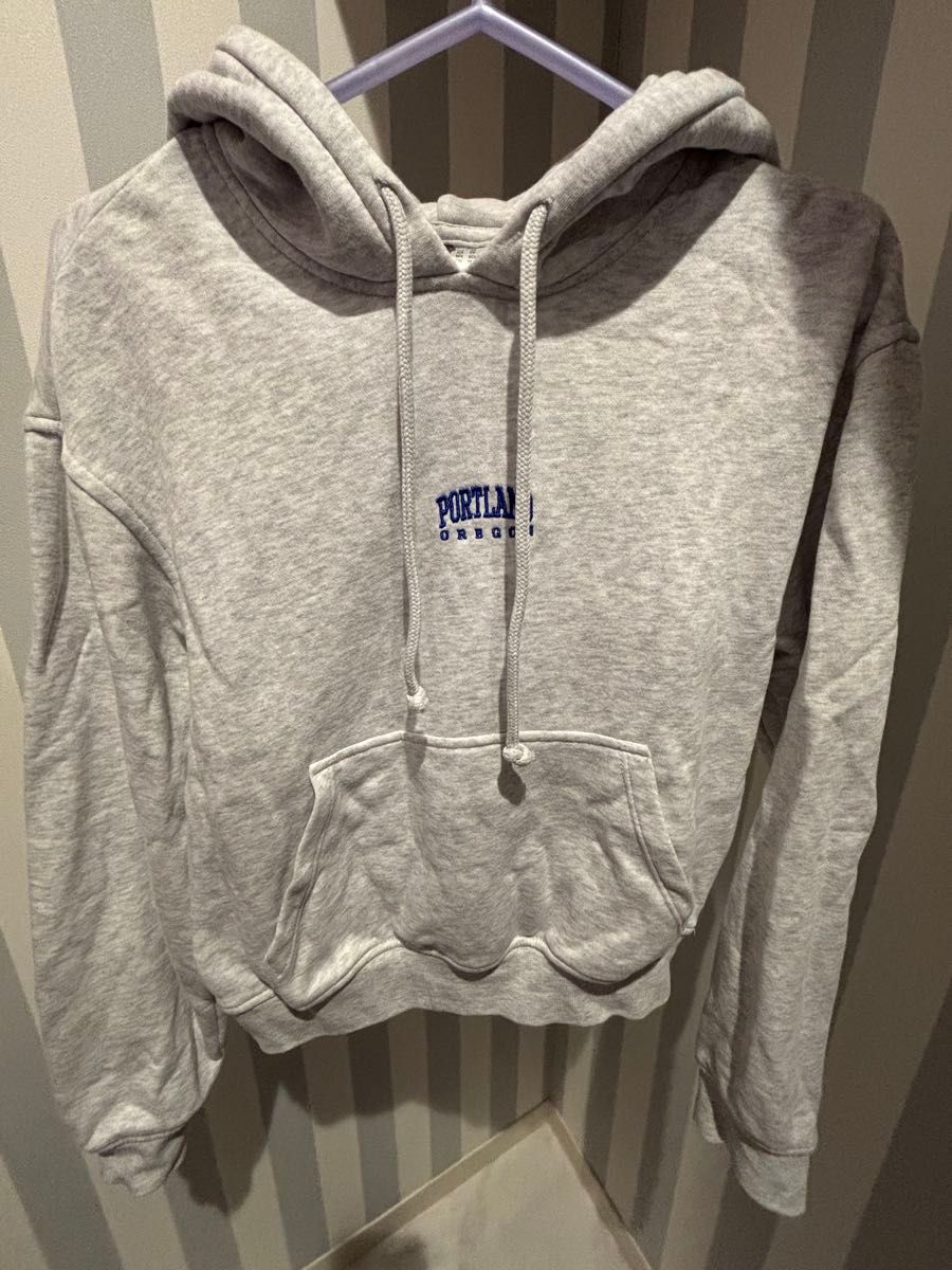 H&M グレー フード付きパーカー ミニ丈 XSサイズ|Yahoo!フリマ H&M グレー フード付きパーカー ミニ丈 XSサイズ|Yahoo!フリマ
