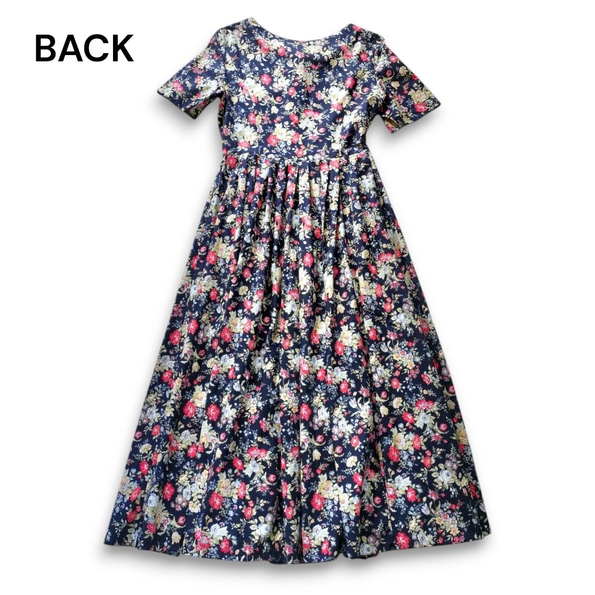 英国製 Laura Ashley ローラアシュレイ 花柄総柄 フラワー柄 英国製 Laura Ashley ローラアシュレイ 花柄総柄 フラワー柄