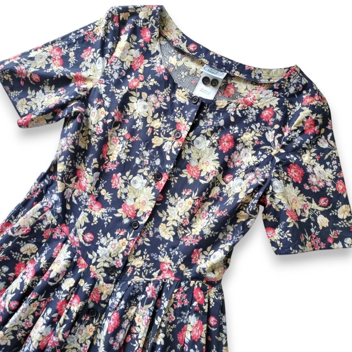 英国製 Laura Ashley ローラアシュレイ 花柄総柄 フラワー柄 英国製 Laura Ashley ローラアシュレイ 花柄総柄 フラワー柄