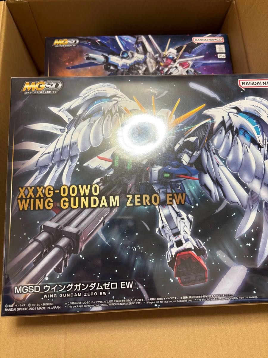 MGSD ウイングガンダムゼロ EW + フリーダムガンダム + ガンダム MGSD ウイングガンダムゼロ EW + フリーダムガンダム + ガンダム