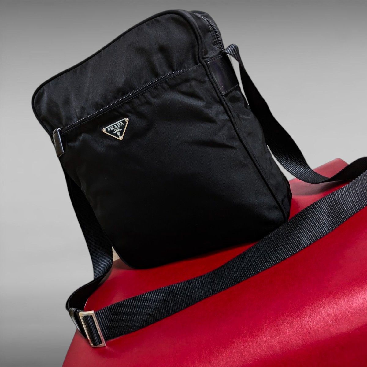 未使用級 PRADA ショルダーバッグ ブラック 斜め掛け ナイロン 未使用級 PRADA ショルダーバッグ ブラック 斜め掛け ナイロン