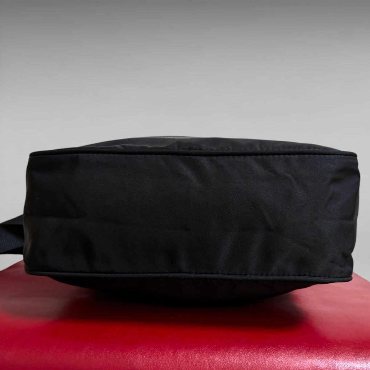 未使用級 PRADA ショルダーバッグ ブラック 斜め掛け ナイロン 未使用級 PRADA ショルダーバッグ ブラック 斜め掛け ナイロン