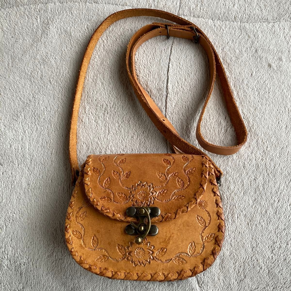 70sヴィンテージ ヒッピーバッグ カービング レザー ショルダー 70sヴィンテージ ヒッピーバッグ カービング レザー ショルダー