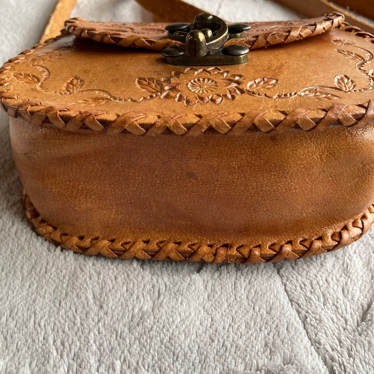 70sヴィンテージ ヒッピーバッグ カービング レザー ショルダー 70sヴィンテージ ヒッピーバッグ カービング レザー ショルダー