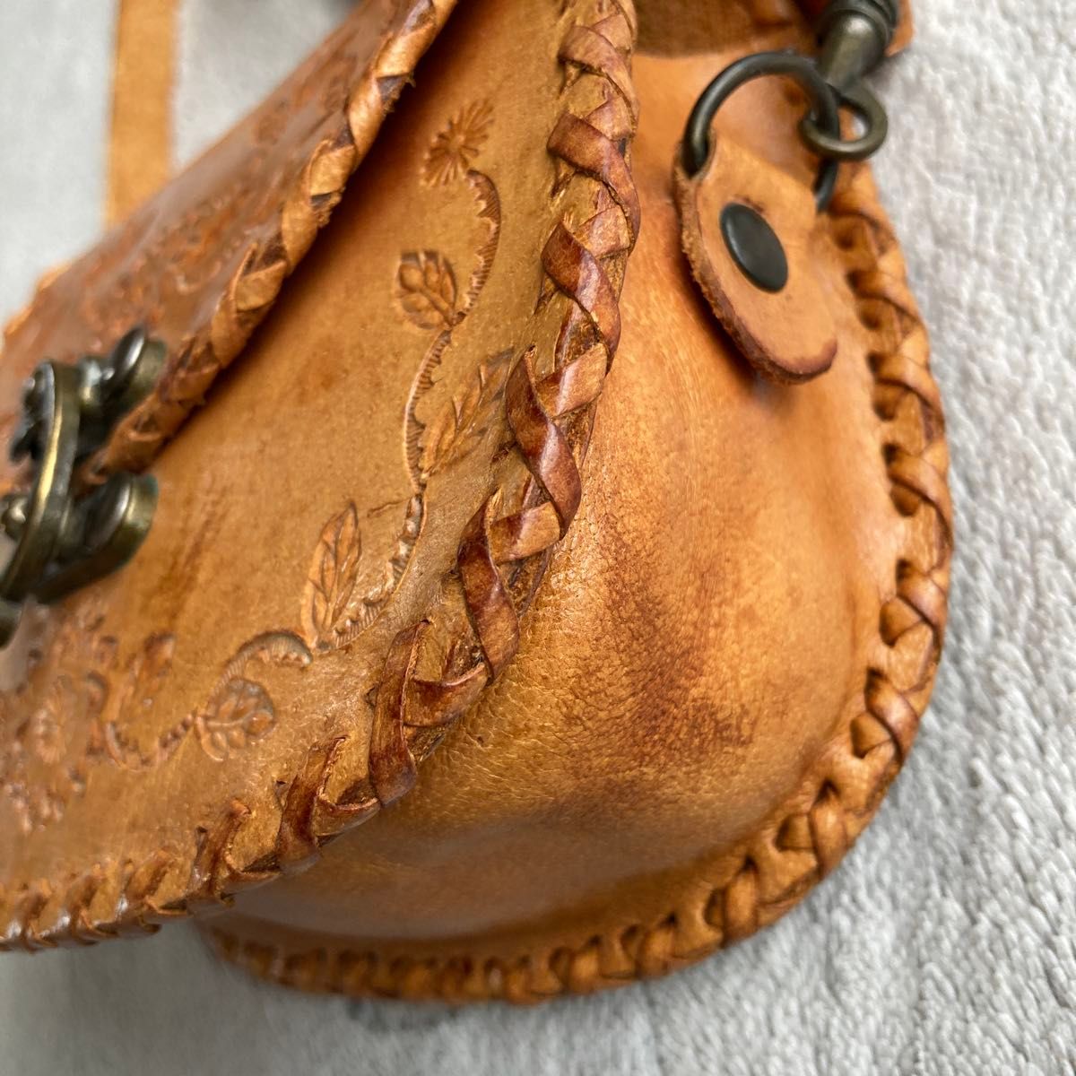 70sヴィンテージ ヒッピーバッグ カービング レザー ショルダー 70sヴィンテージ ヒッピーバッグ カービング レザー ショルダー