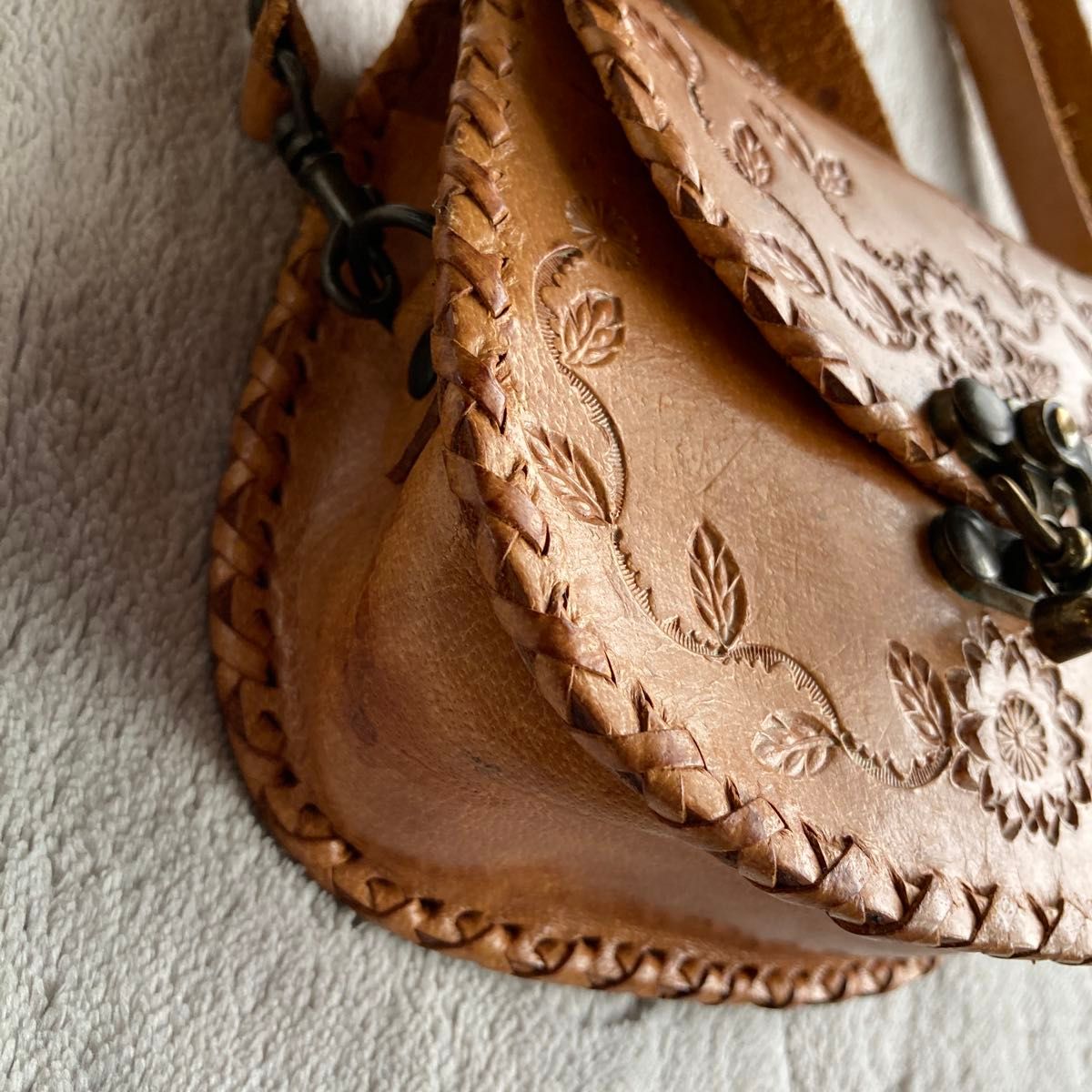 70sヴィンテージ ヒッピーバッグ カービング レザー ショルダー 70sヴィンテージ ヒッピーバッグ カービング レザー ショルダー