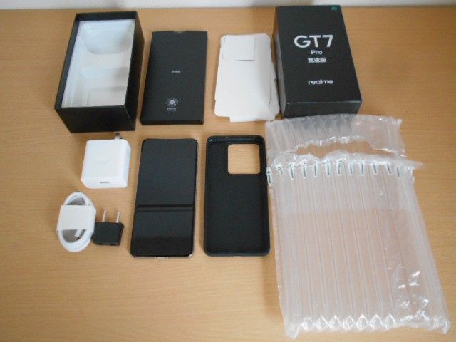 Realme GT7 Pro 12GB/256GB ほぼ未使用 Snapdragon 8 Elite搭載 Realme GT7 Pro 12GB/256GB ほぼ未使用 Snapdragon 8 Elite搭載