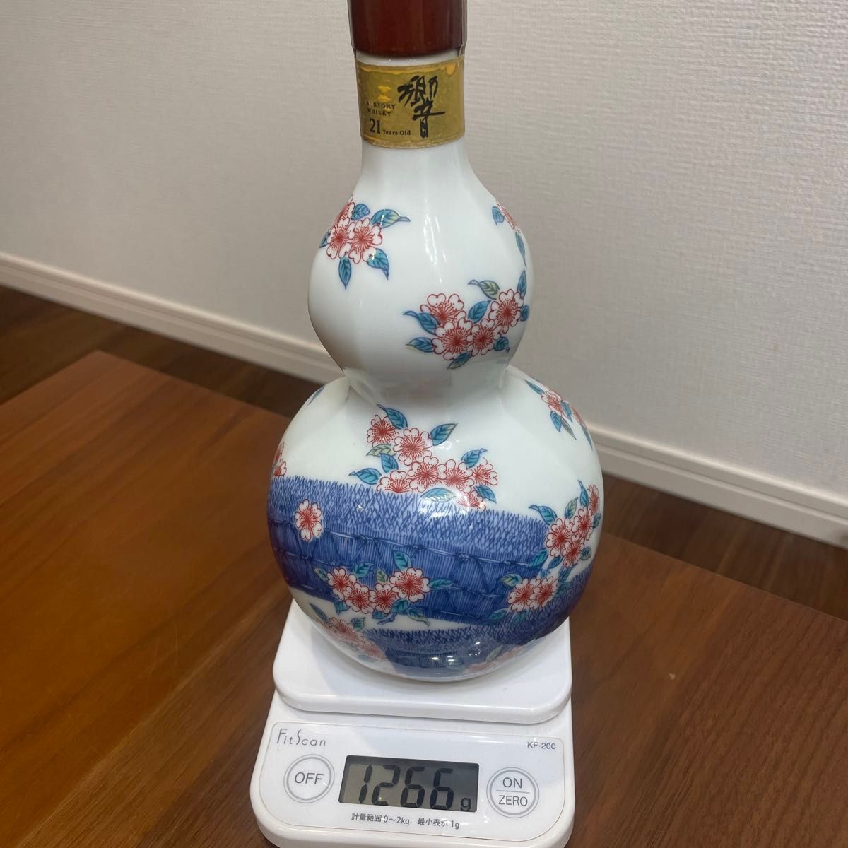 サントリーウイスキー 響21年 有田焼 色絵柴垣桜文面取瓢形瓶 サントリーウイスキー 響21年 有田焼 色絵柴垣桜文面取瓢形瓶