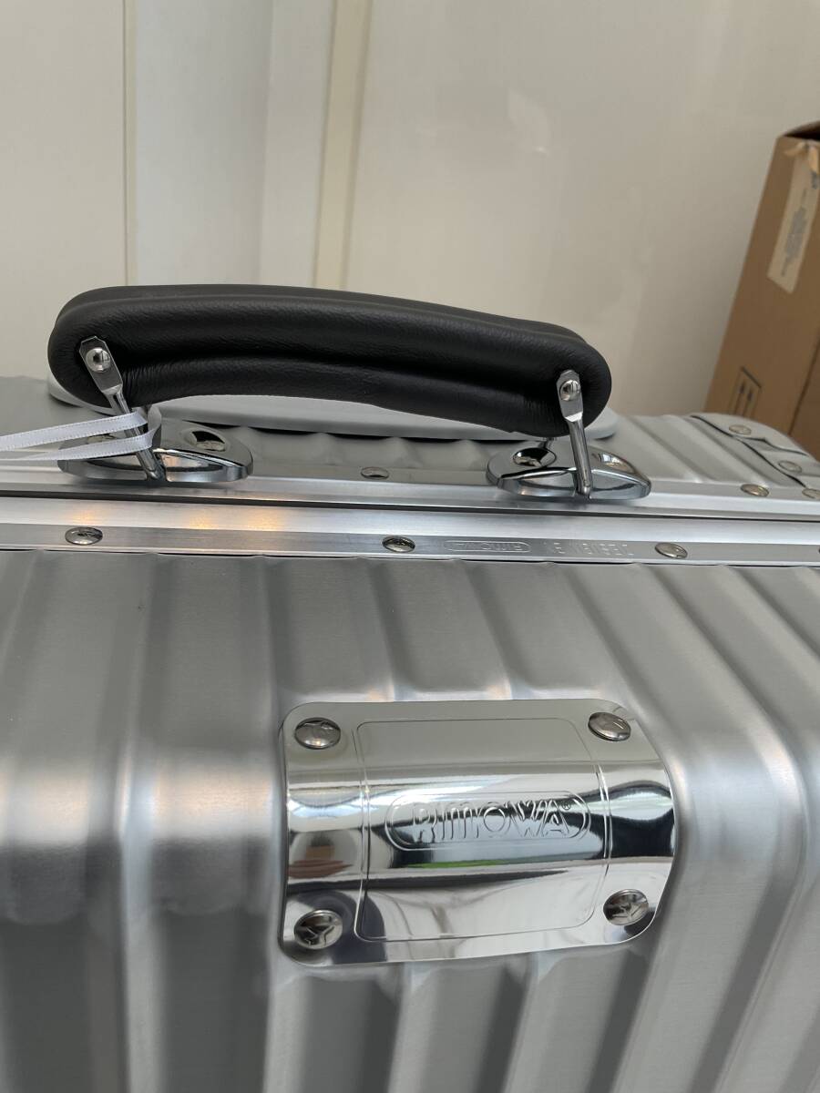希少未使用(新品同)リモワ 4輪 RIMOWA CLASSIC FLIGHT CABIN 希少未使用(新品同)リモワ 4輪 RIMOWA CLASSIC FLIGHT CABIN
