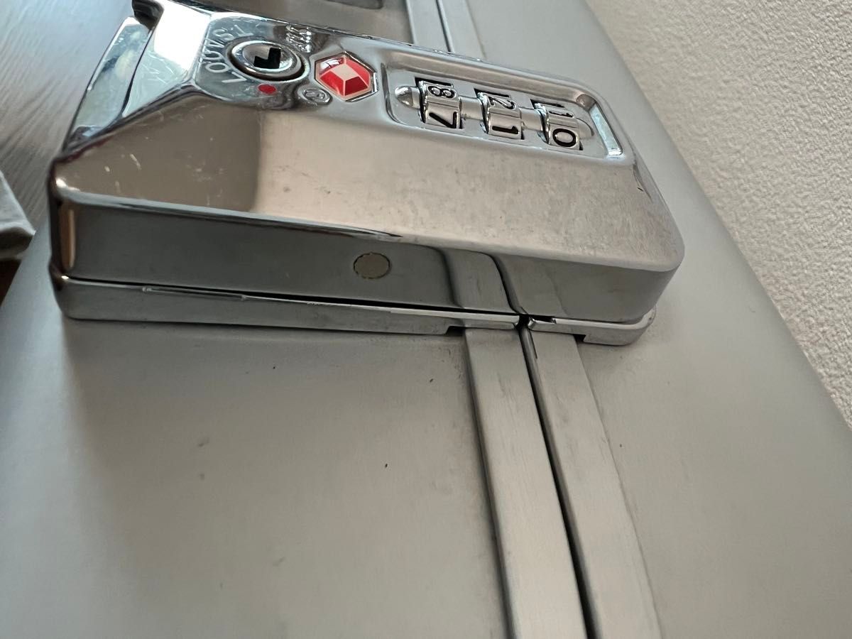 ZERO HALLIBURTON ゼロハリバートン アタッシュケース シルバー ZERO HALLIBURTON ゼロハリバートン アタッシュケース シルバー