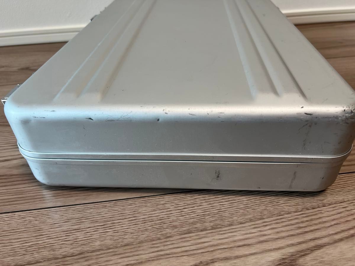 ZERO HALLIBURTON ゼロハリバートン アタッシュケース シルバー ZERO HALLIBURTON ゼロハリバートン アタッシュケース シルバー