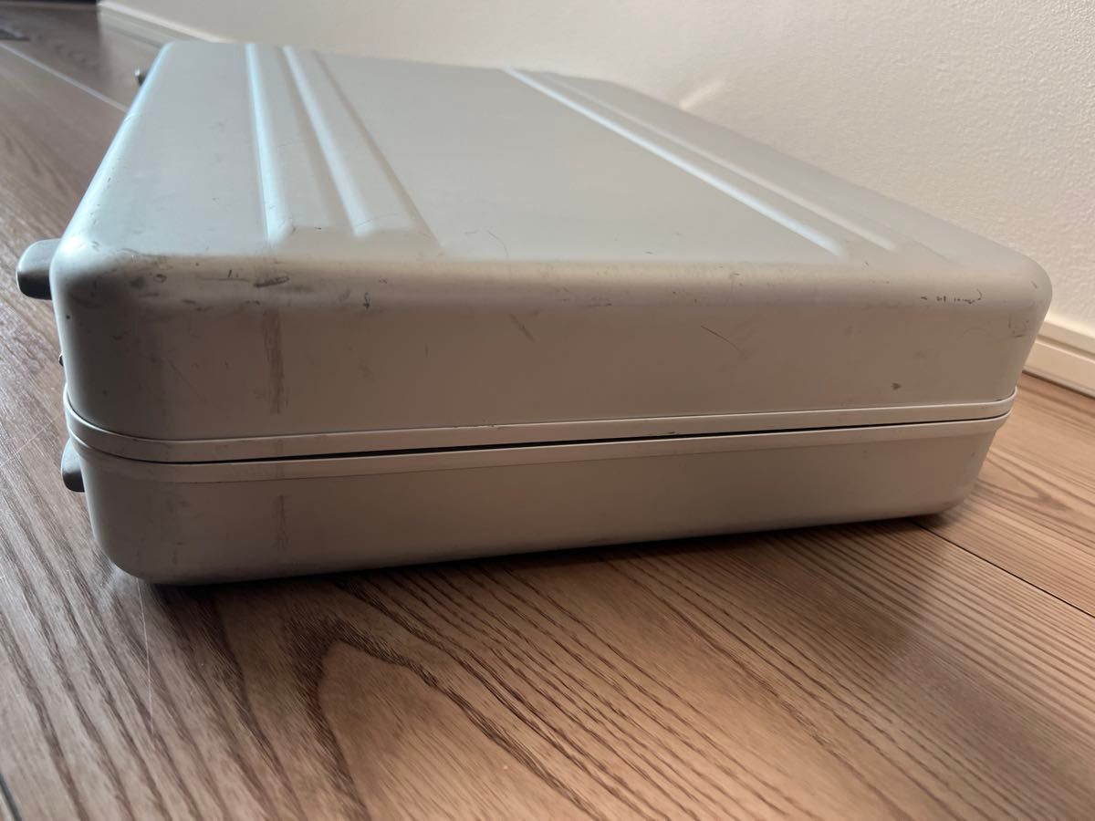 ZERO HALLIBURTON ゼロハリバートン アタッシュケース シルバー ZERO HALLIBURTON ゼロハリバートン アタッシュケース シルバー