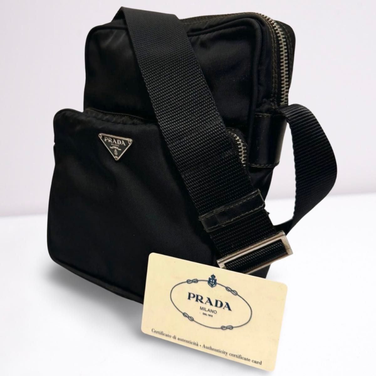 PRADA プラダ カメラバッグ ショルダーバッグ アマゾン型 肩掛け PRADA プラダ カメラバッグ ショルダーバッグ アマゾン型 肩掛け