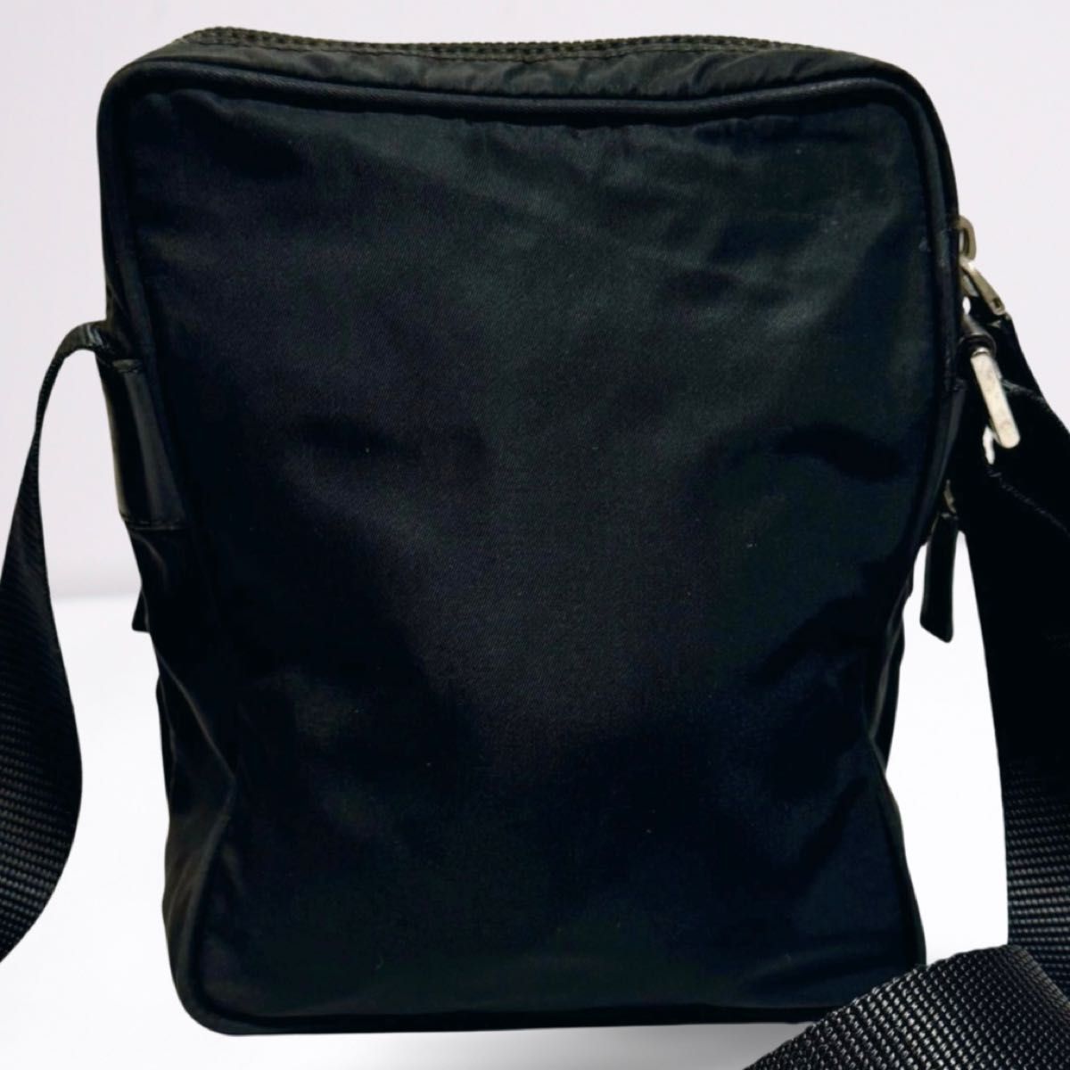PRADA プラダ カメラバッグ ショルダーバッグ アマゾン型 肩掛け PRADA プラダ カメラバッグ ショルダーバッグ アマゾン型 肩掛け